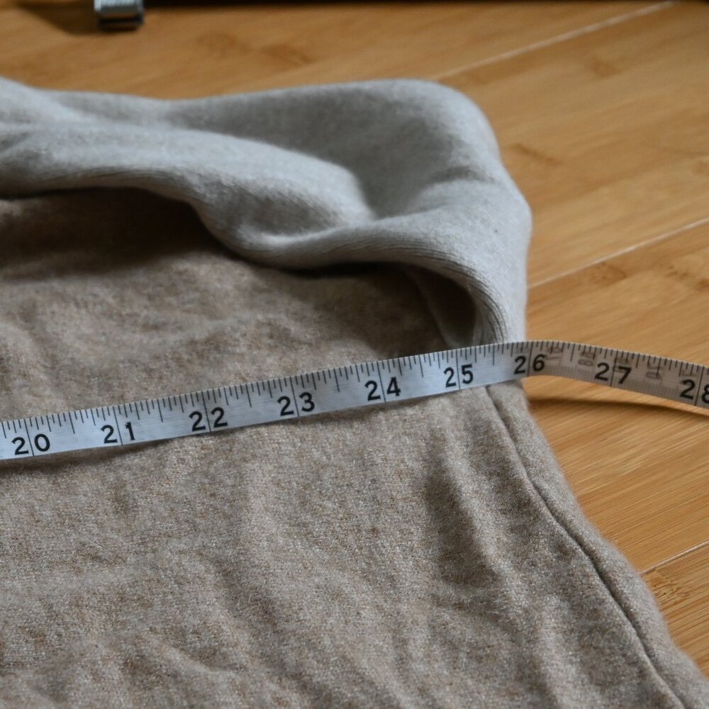 EUC Raffi 100% Cashmere Turtleneck Poncho Sweater Cape O/S - Picture 8 of 9